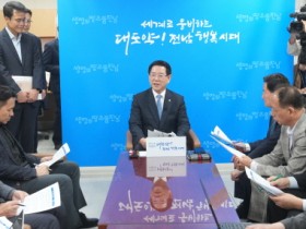 김영록 지사, 해상풍력 투자유치·전국 첫 유럽 관광설명회